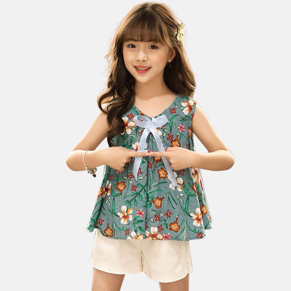 Sleeveless top and shorts for baby girls